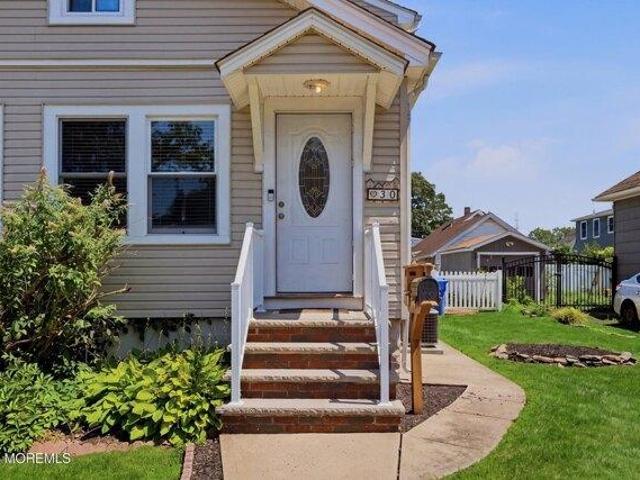 House for sale in Avenel, New Jersey