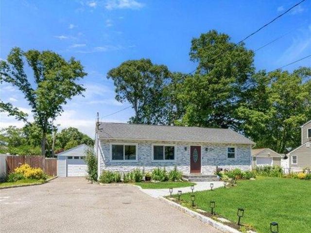 House for sale in Bohemia, New York