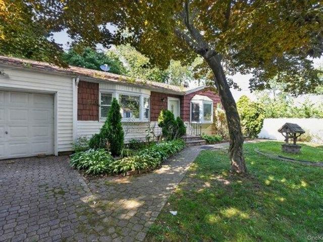 House for sale in Bohemia, New York