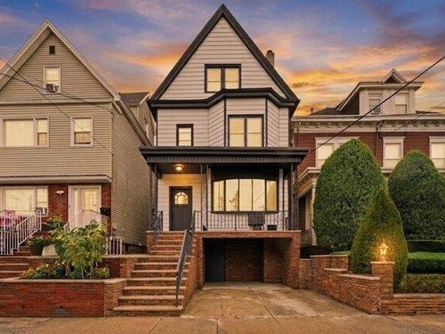 House for sale in Port Johnson, Bayonne