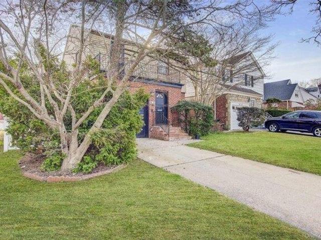 House for sale in Queens, Arverne