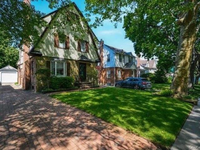 House for sale in Queens, Arverne