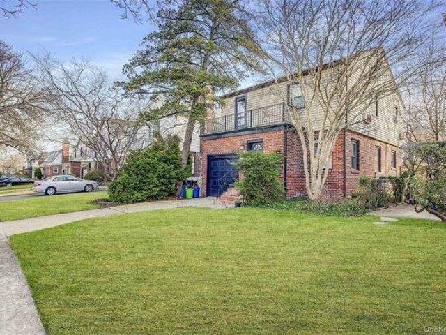 House for sale in Queens, Arverne