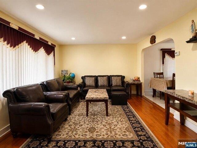 House for sale in Bergenfield, New Jersey