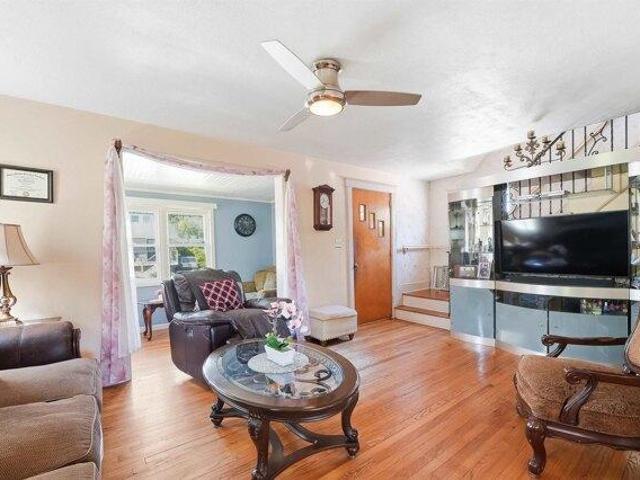 House for sale in Bergenfield, New Jersey