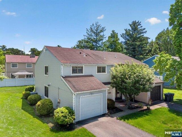 House for sale in Bergenfield, New Jersey