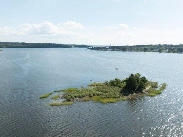 House for sale in Berkley, Bristol County