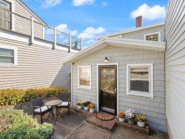 House for sale in Rial Side, Beverly