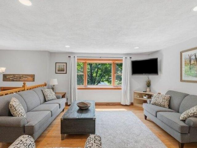 House for sale in North Billerica, Billerica