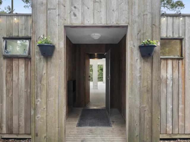 House for sale in Victoria