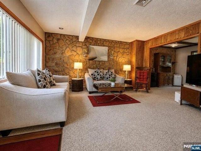 House for sale in Bloomfield, New Jersey