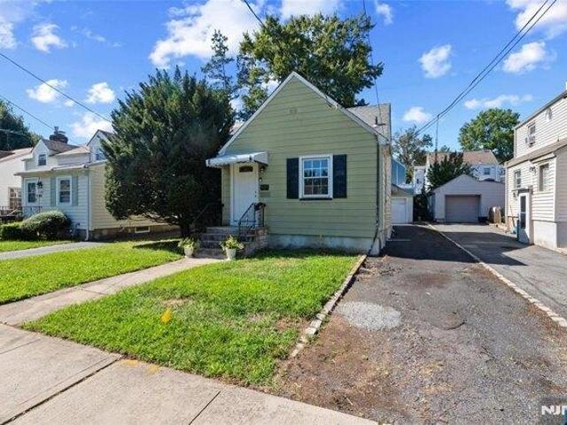 House for sale in Bloomfield, Essex County