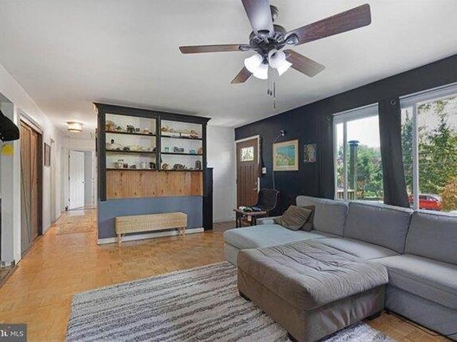 House for sale in Rosenhayn, New Jersey