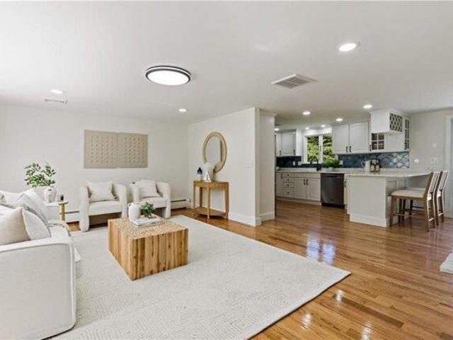 House for sale in Bristol, Bristol County