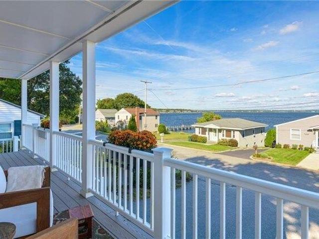 House for sale in Bristol, Bristol County
