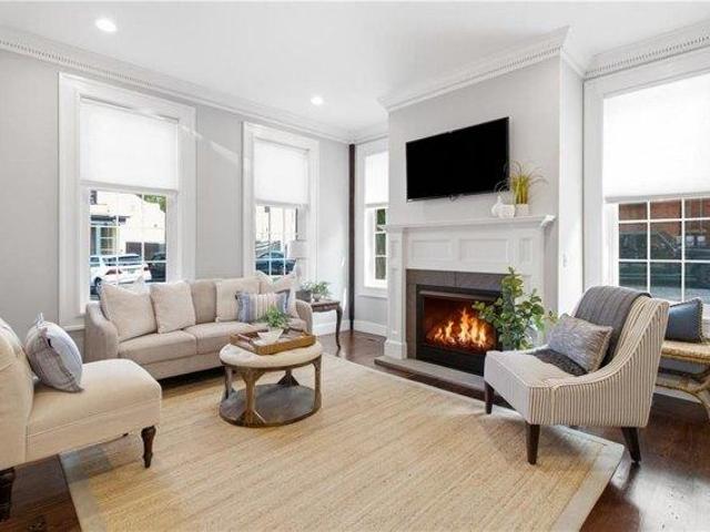 House for sale in Bristol, Bristol County