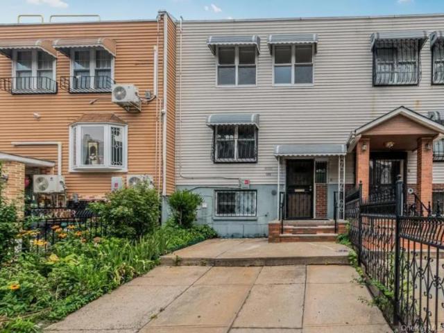 House for sale in The Bronx, Arverne