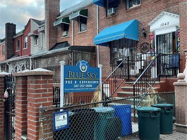 House for sale in The Bronx, Arverne