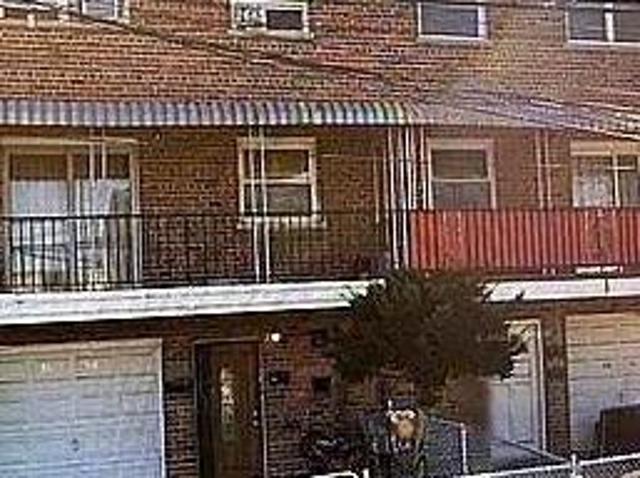 House for sale in The Bronx, Arverne