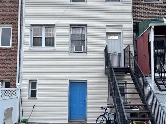 House for sale in The Bronx, Arverne
