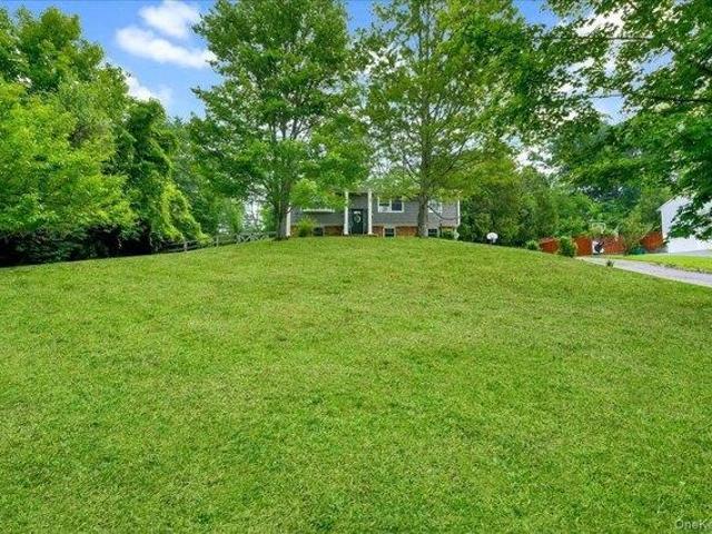 House for sale in Baldwin Place, New York