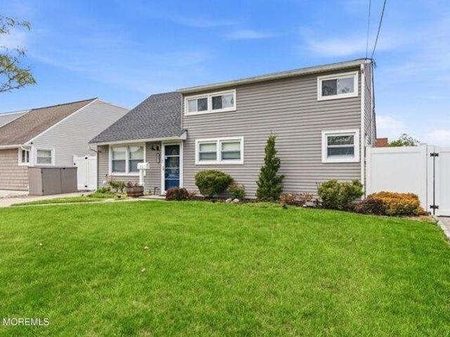 House for sale in Carteret, New Jersey
