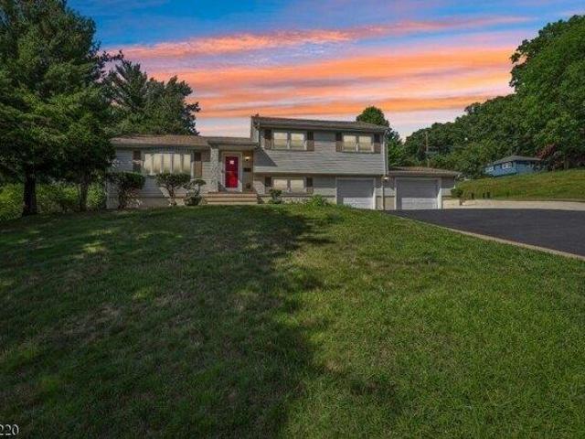 House for sale in Cedar Grove, New Jersey