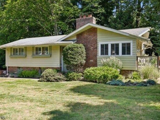 House for sale in Cedar Grove, New Jersey