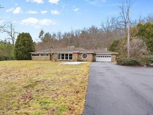 House for sale in Fiskdale, Massachusetts