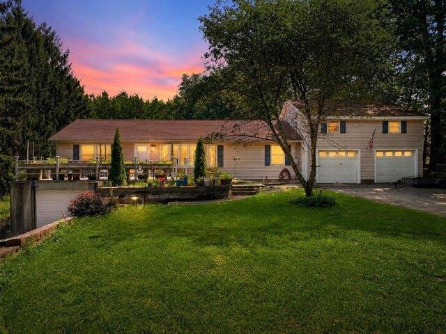House for sale in Charlton City, Charlton