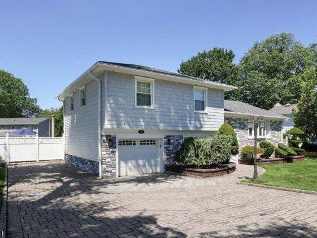 House for sale in Clark, New Jersey