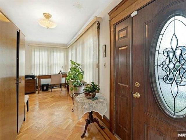 House for sale in Cliffside Park, New Jersey