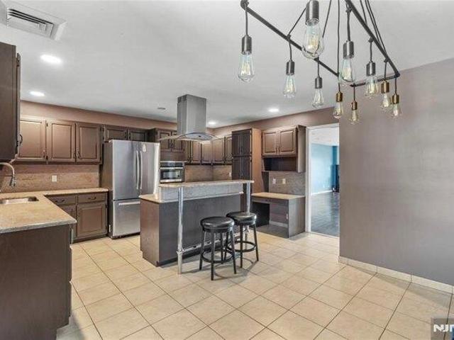 House for sale in Cliffside Park, New Jersey