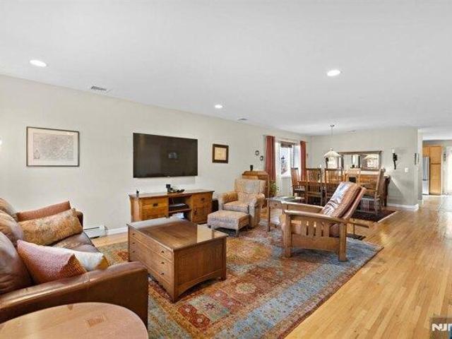 House for sale in Cliffside Park, New Jersey
