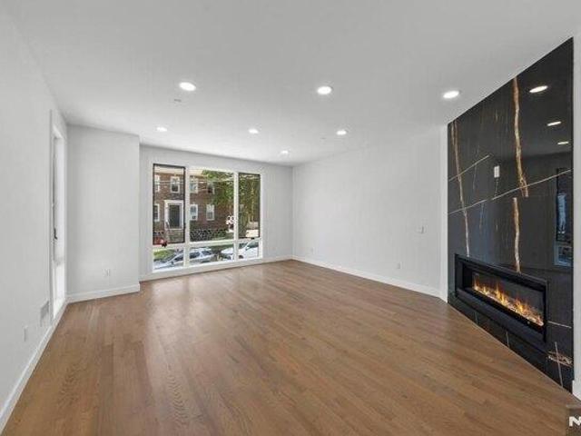 House for sale in Fort Lee, New Jersey