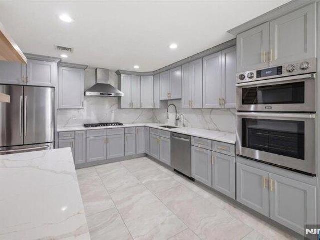 House for sale in Cliffside Park, New Jersey