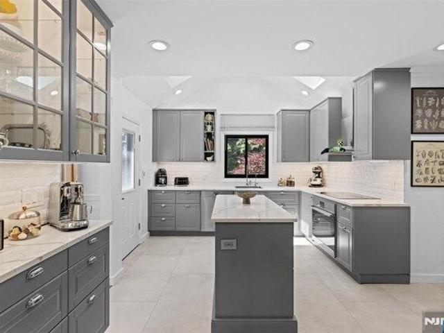 House for sale in Alpine, New Jersey