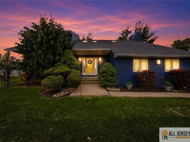 House for sale in Avenel, New Jersey