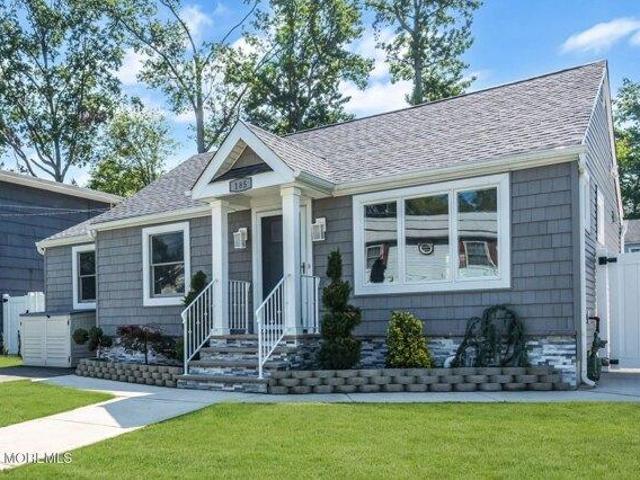 House for sale in Avenel, New Jersey
