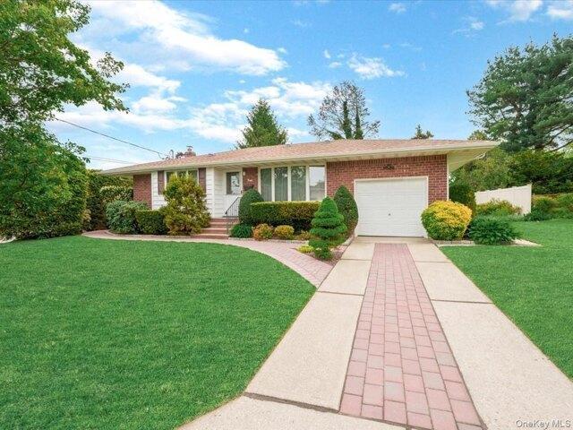 House for sale in Huntington, New York