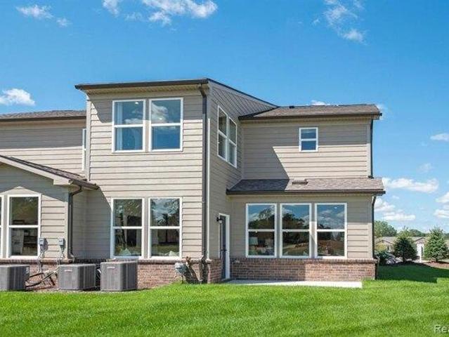 House for sale in Commerce Township