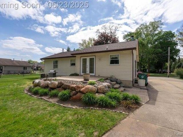 House for sale in Commerce Township