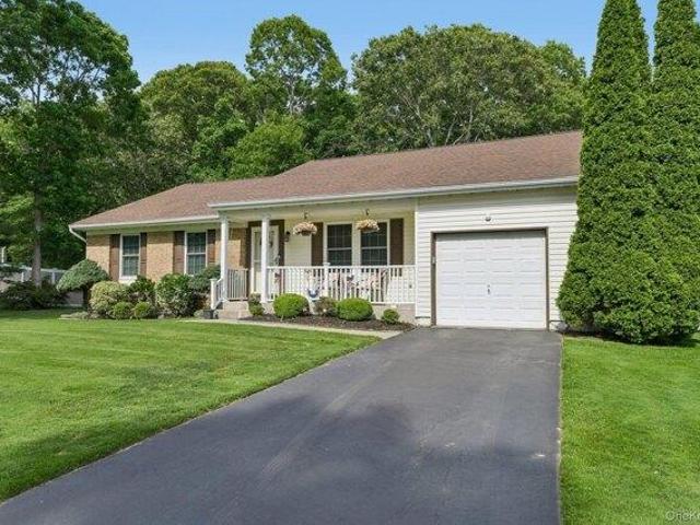 House for sale in Centereach, New York