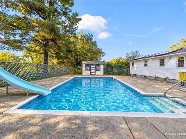 House for sale in Tiogue, Coventry