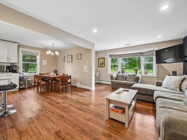 House for sale in Staten Island Junction, Cranford