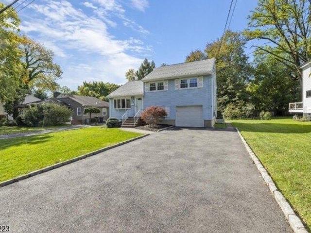 House for sale in Park Village, Cranford