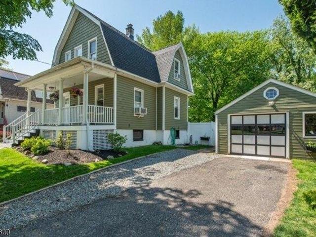 House for sale in Staten Island Junction, Cranford