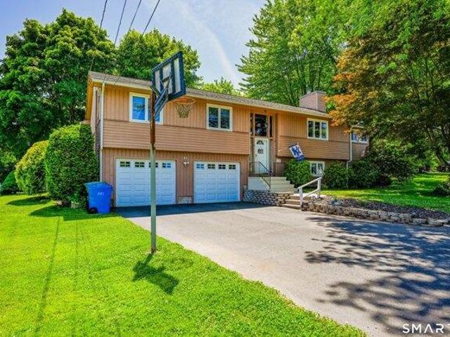 House for sale in Cromwell, Connecticut