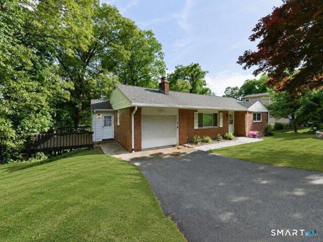House for sale in Cromwell, Connecticut