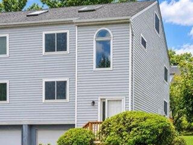 House for sale in Fox Meadows, Cromwell